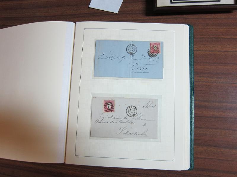 0018 (50).JPG -     Lote:    18      Marcofilia      Lotes Especiais       Descrição:         Portugal &mdash; Colecção especializada em dois álbuns com estudo especializado das marcas de duplo círculo e circulares de Lisboa, com selos de diversas emissões e cartas. Lote a ver.        Lote       Valor Base:     &euro; 1.000,00     Valor Venda:     Retirado     